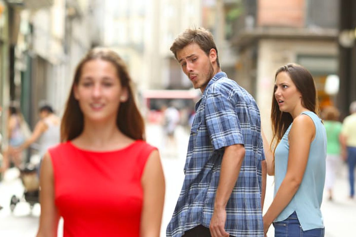 Distracted Boyfriend meme about Kulani Kinis